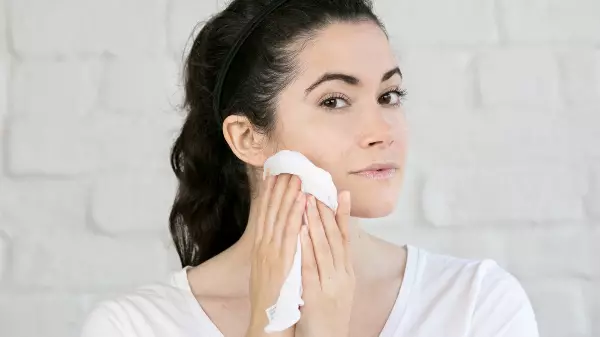 HOW OFTEN AND HOW YOU SHOULD WASH YOUR FACE