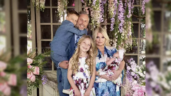 How Did Jessica Simpson Lose 45 kg? How Did Jessica Simpson Lose 45 kg?