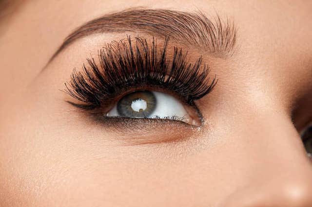 Should I Wear False Eyelashes?