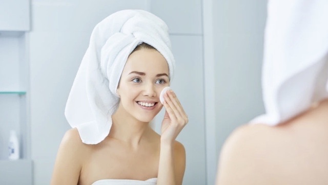 HOW OFTEN AND HOW YOU SHOULD WASH YOUR FACE
